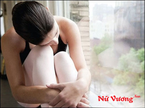 Đã mãn kinh tại sao vẫn thấy huyết trắng ra nhiều?